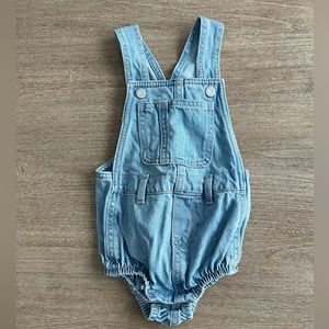 Like new Old Navy Baby Girl overall Bubble